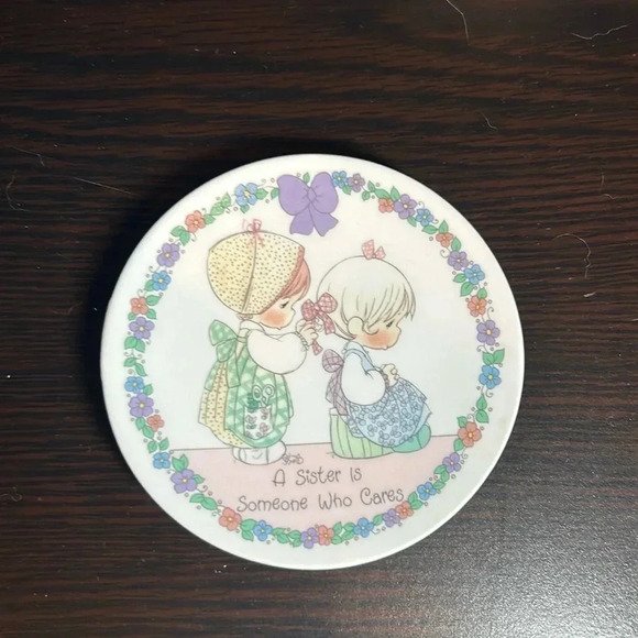 Rare Previous moments A Sister is Someone who cares tiny plate. 1992. - Picture 1 of 2
